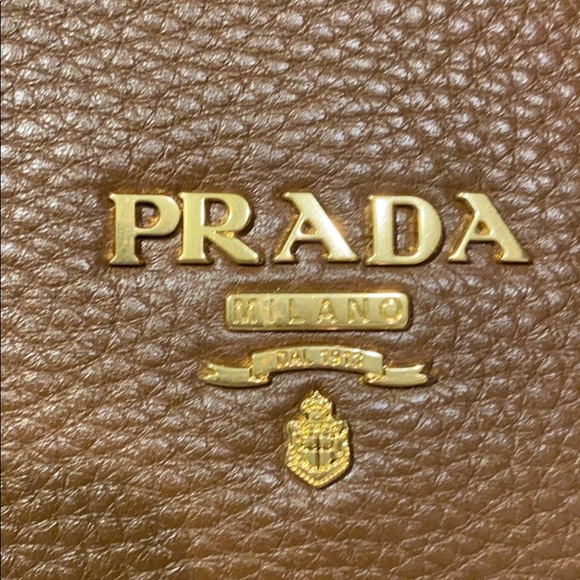 Authentic PRADA Pebble Leather Vit.Daino Handbag - Picture 5 of 10